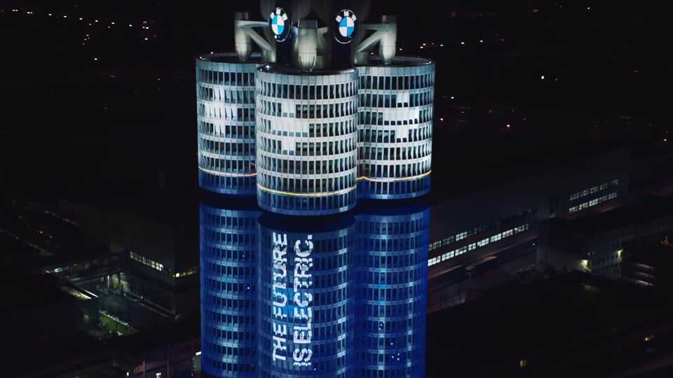 Versprochen, geliefert: BMW Group bringt wie angekündigt 100.000 elektrifizierte Automobile in 2017 auf die Straße.