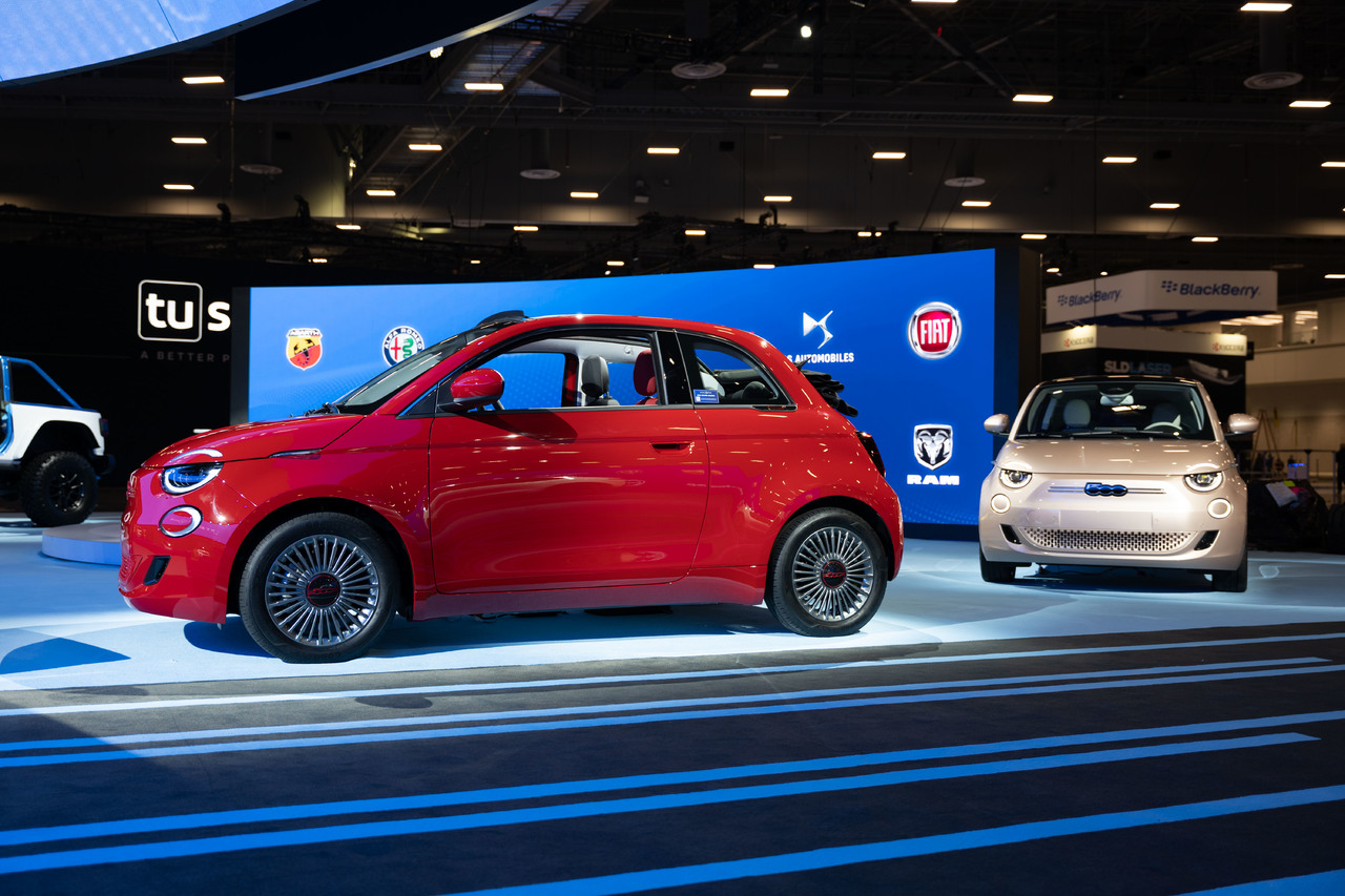 Neuer Fiat 500 vom Magazin GQ als „City Car 2022“ ausgezeichnet.