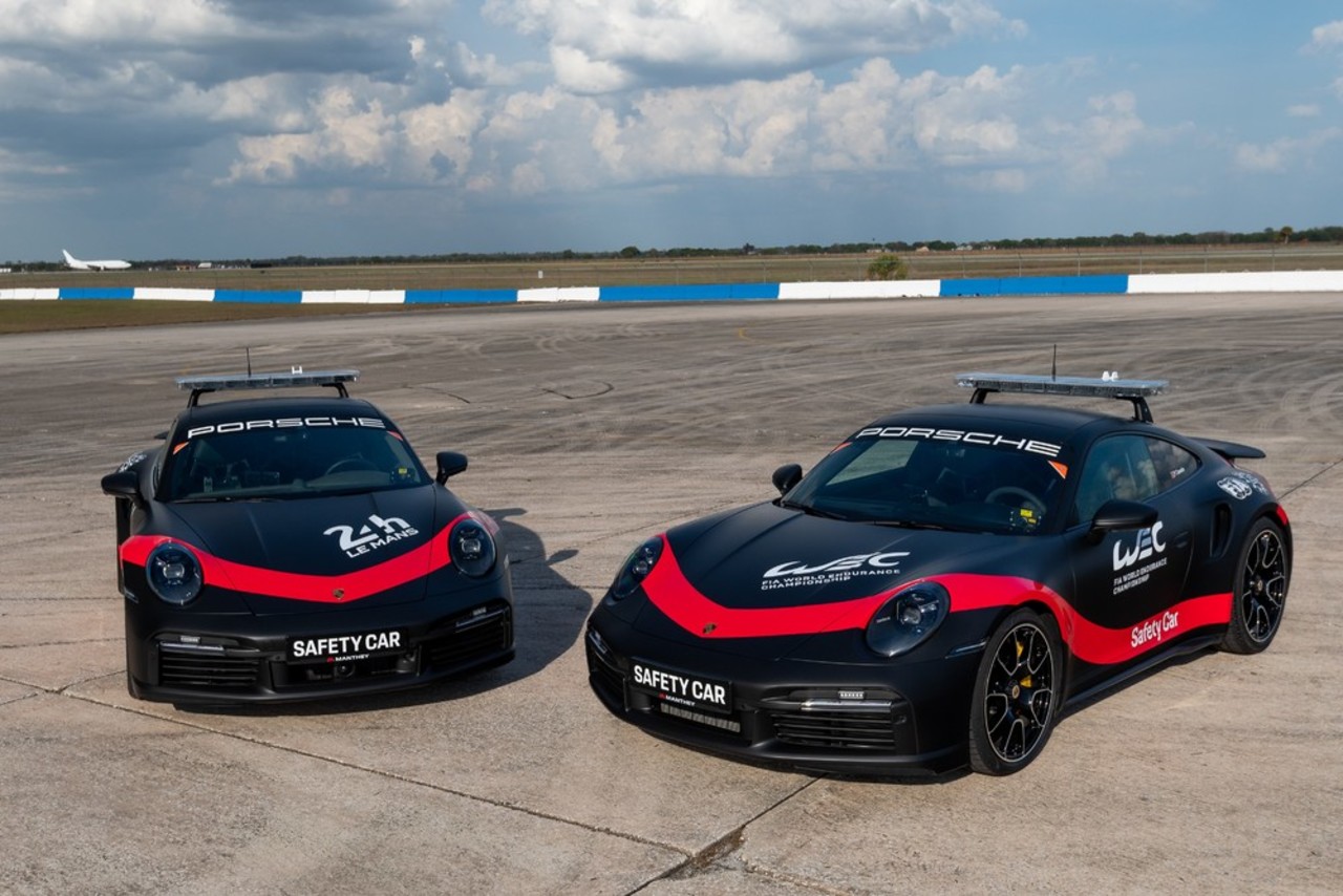 Porsche schickt zwei 911 Turbo S als "Safety Cars" auf Weltreise.