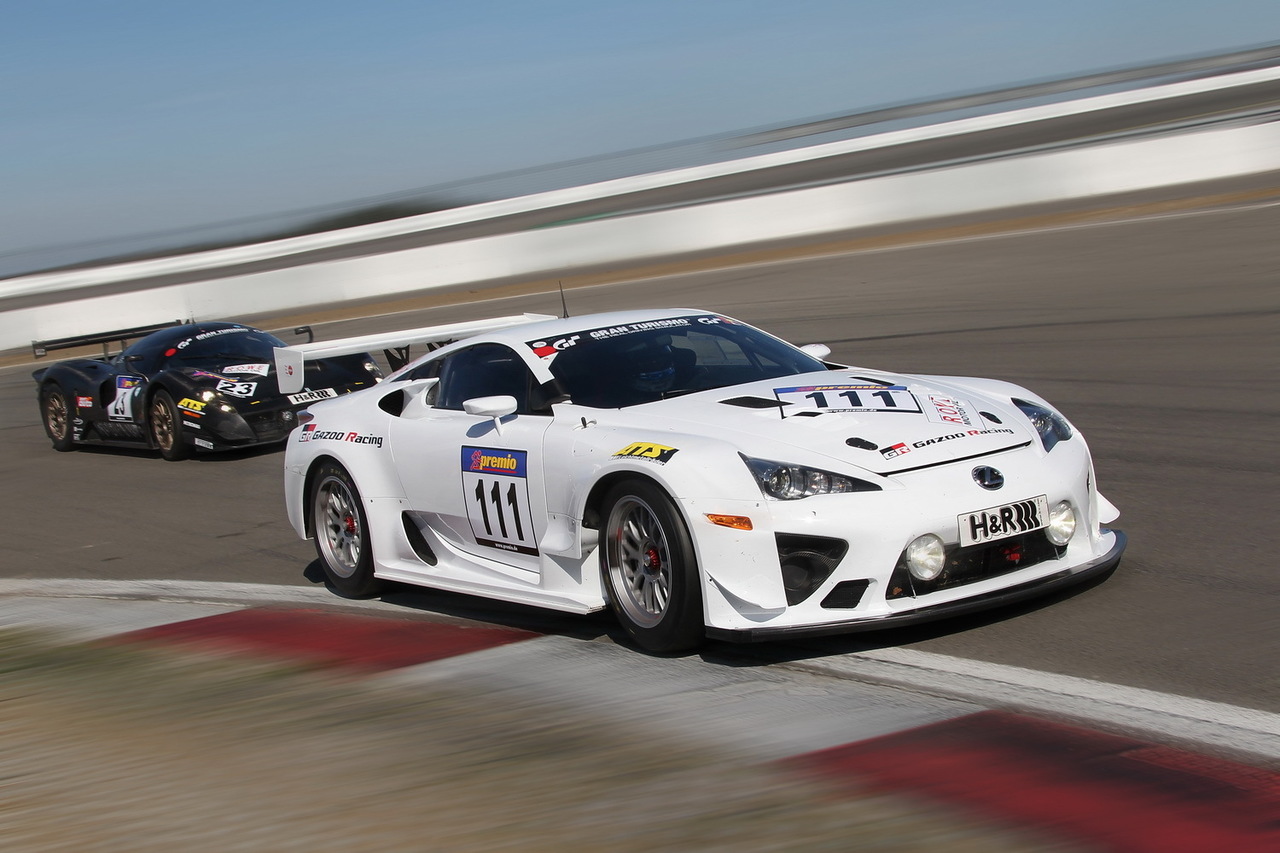 100 beeindruckende Fakten: Mit dem Lexus LFA wurde der Supersportwagen neu definiert.