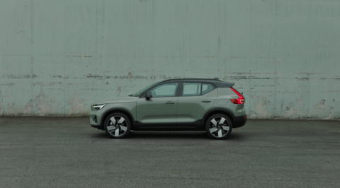 Volvo XC40 Recharge Twin Motor Pure Electric (Modelljahr 2023).png