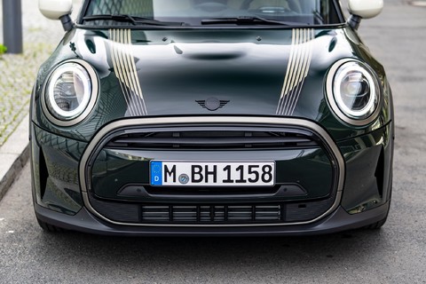 Mehr Raum, mehr Komfort, mehr Klasse: Der MINI Cooper 5-Türer in der Resolute Edition.