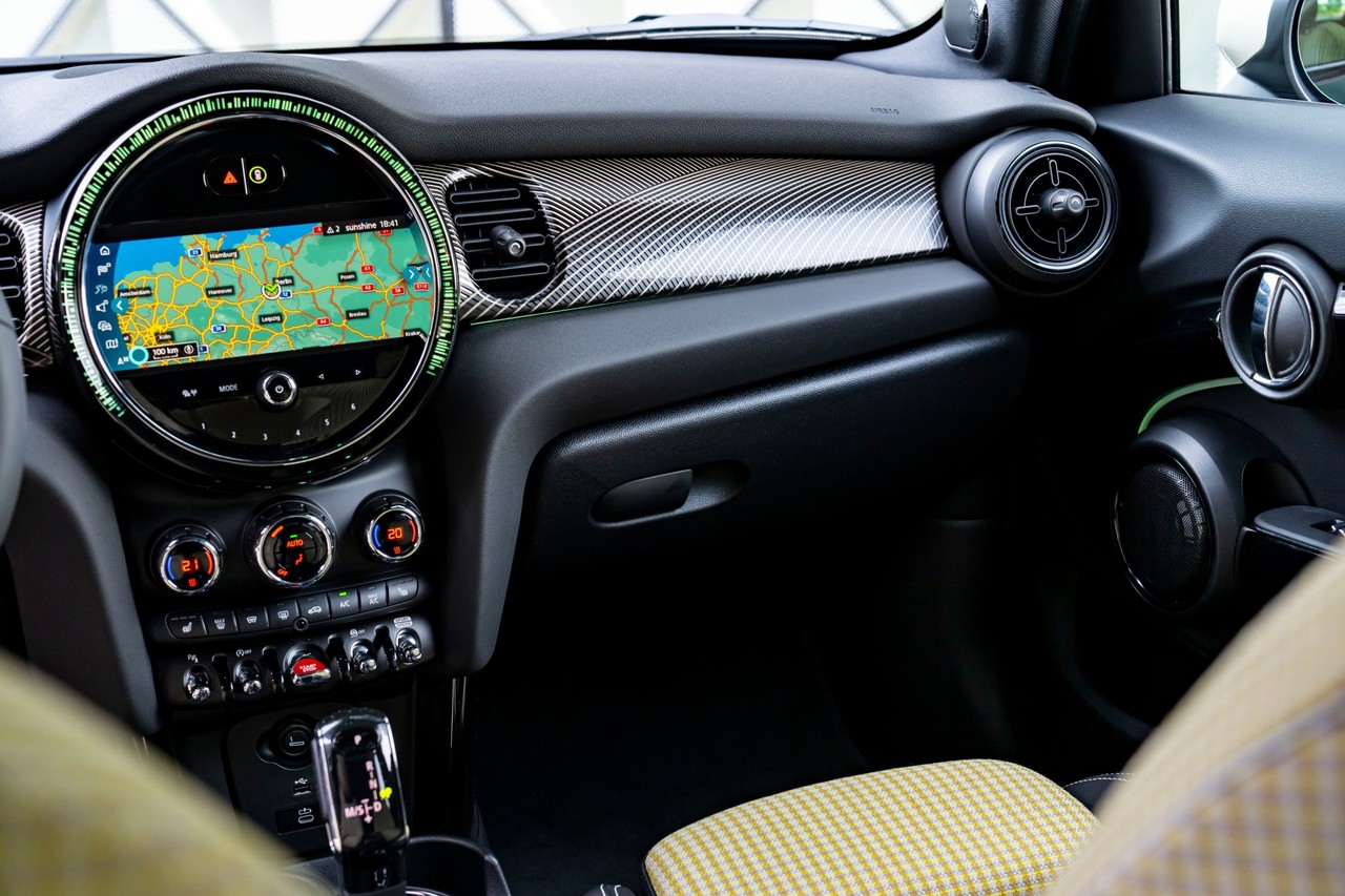 Mehr Raum, mehr Komfort, mehr Klasse: Der MINI Cooper 5-Türer in der Resolute Edition.