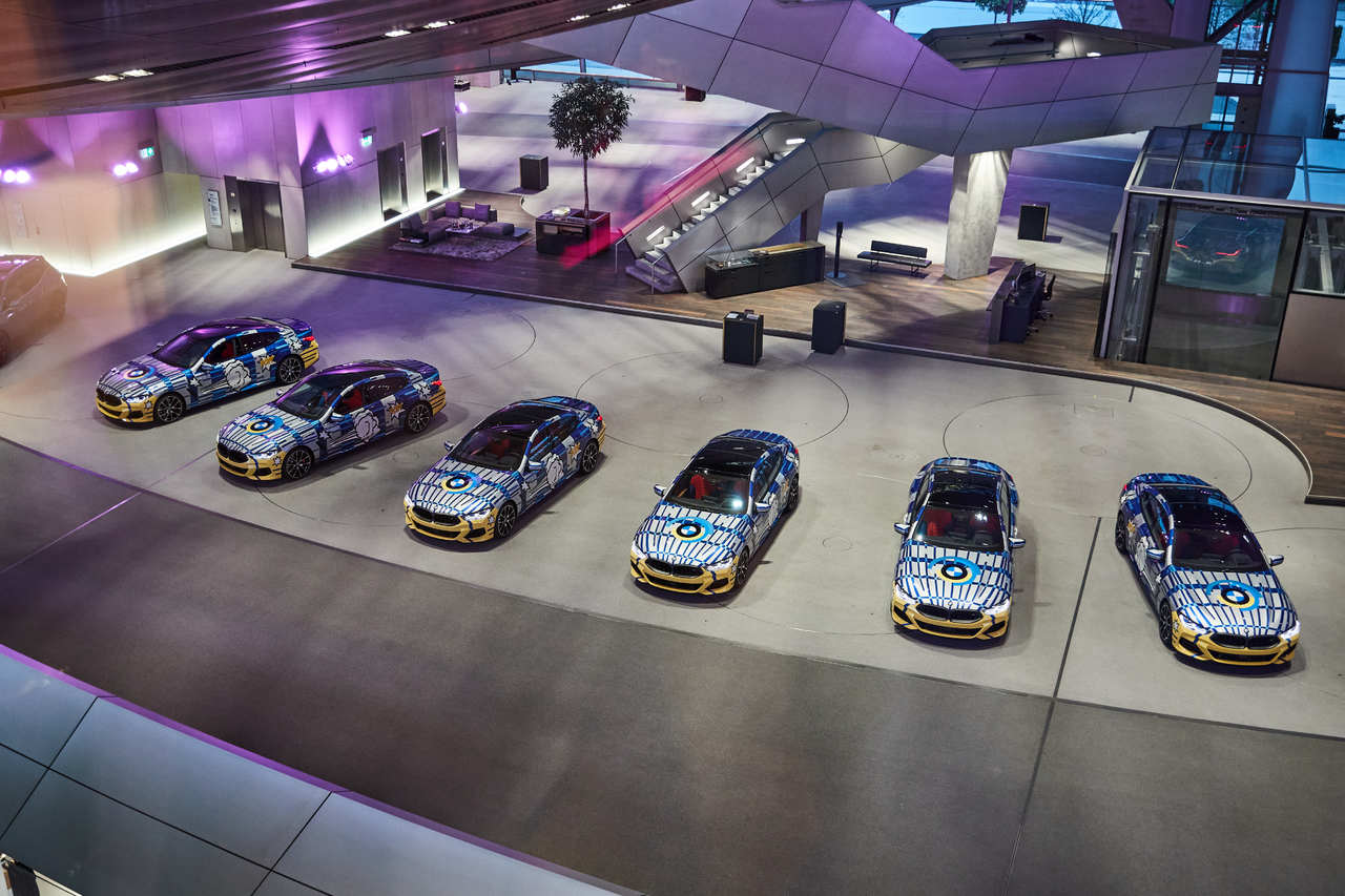 THE 8 X JEFF KOONS: Exklusive Auslieferung der ersten Exemplare in Deutschland in der BMW Welt.