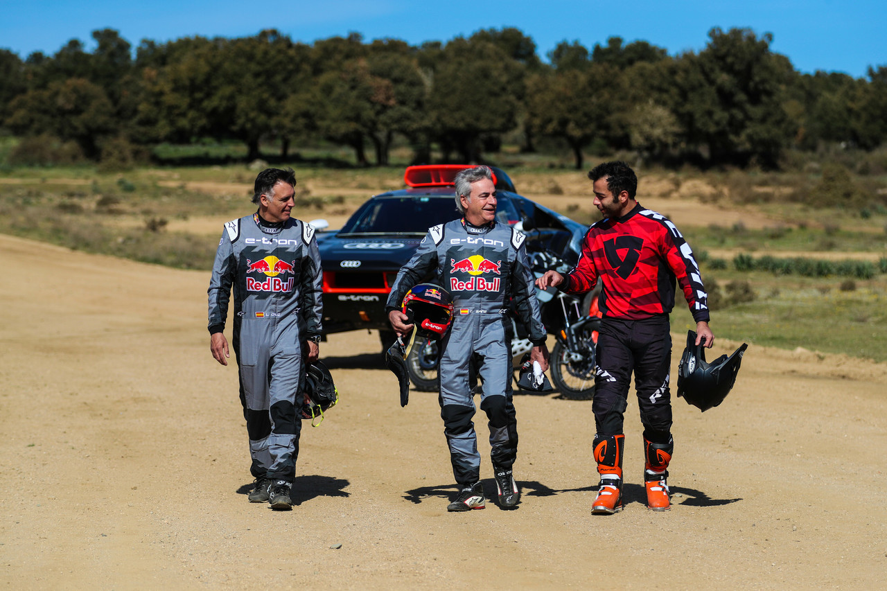 Doppelte Premiere: Audi und Ducati begeistern bei Offroad-Event.