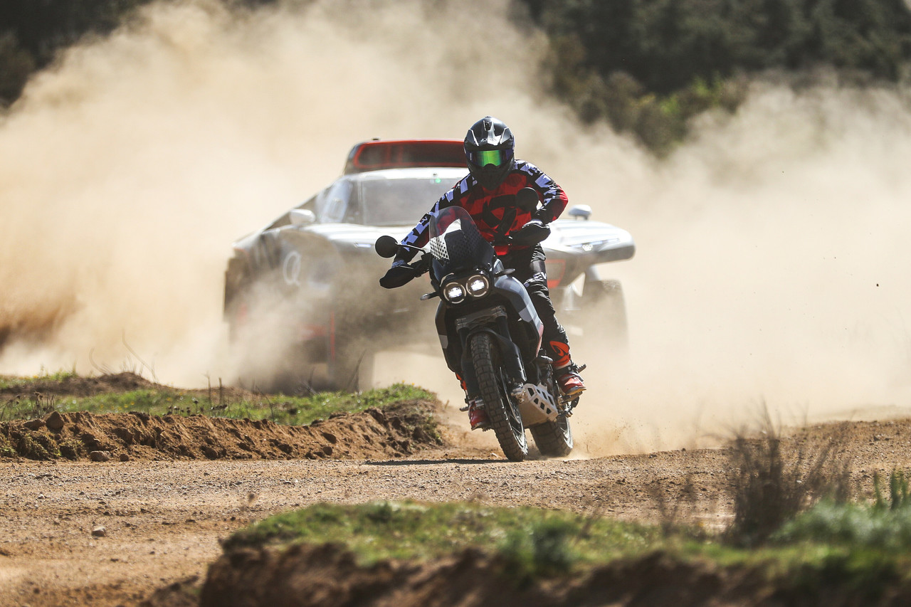 Doppelte Premiere: Audi und Ducati begeistern bei Offroad-Event.