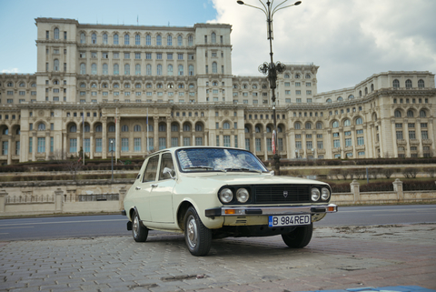 2022 - Geschichte von Dacia - Dacia 1300 Basis anfang.jpg