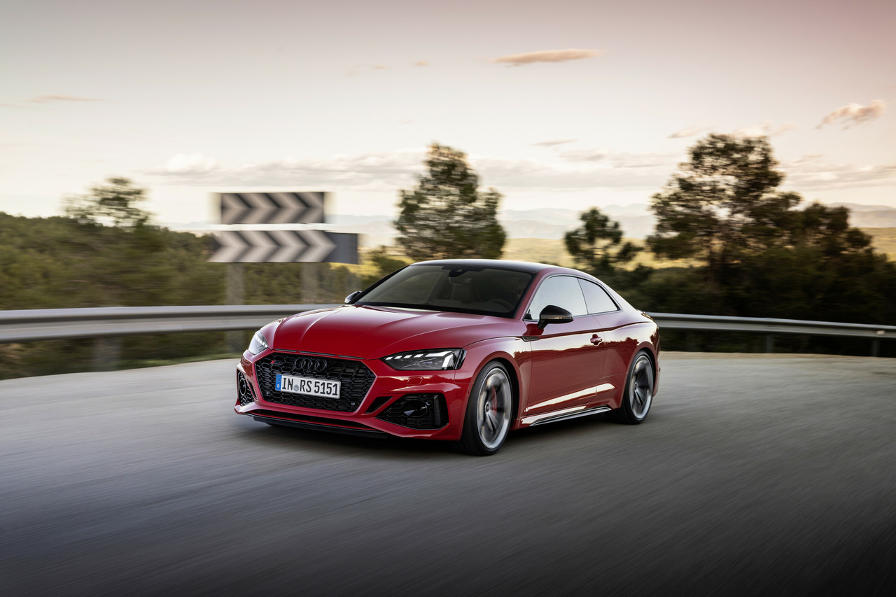 Gesteigerte Emotionen: die neuen competition-Pakete für den Audi RS 4 Avant und Audi RS 5.
