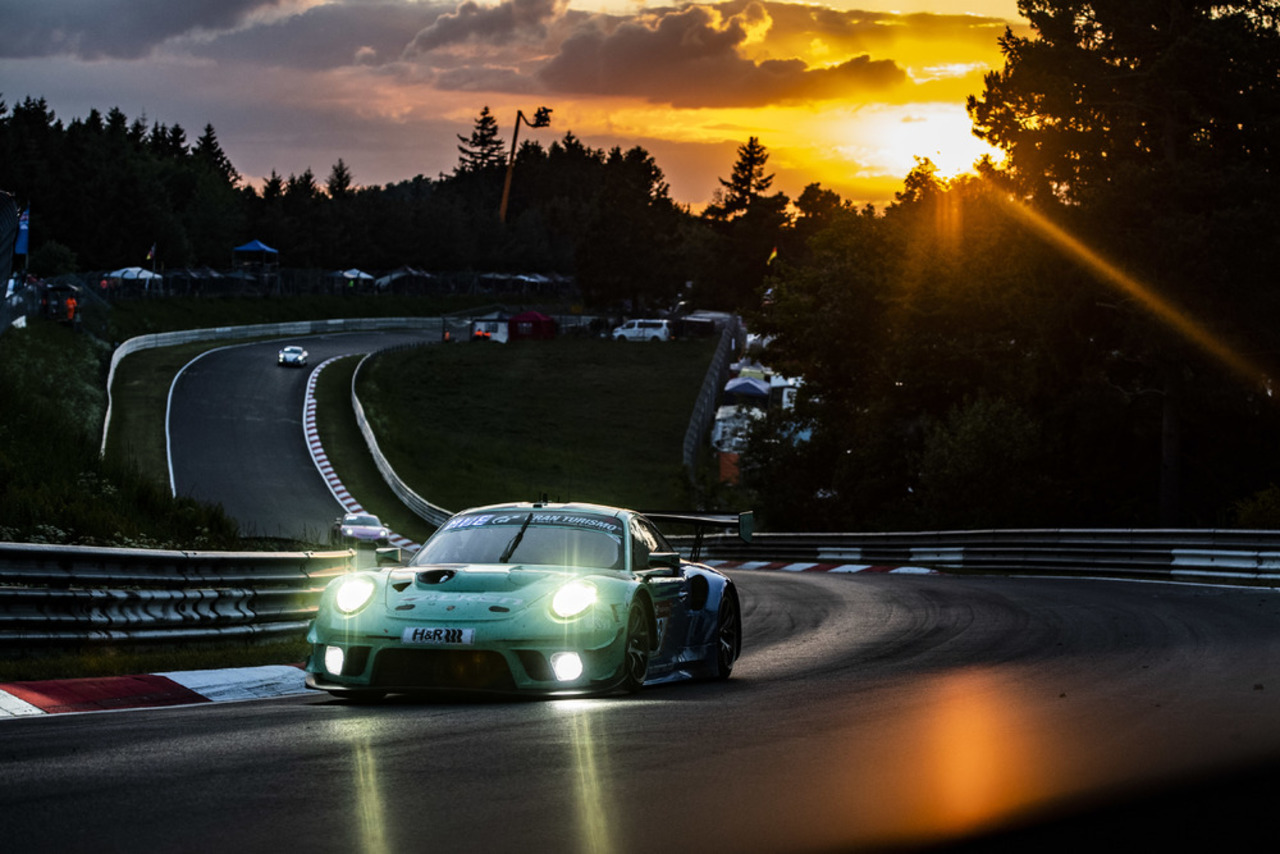 24-Stunden-Rennen | Nürburgring: Bester Porsche 911 GT3 R beendet unfallträchtiges Rennen in den Top 10.