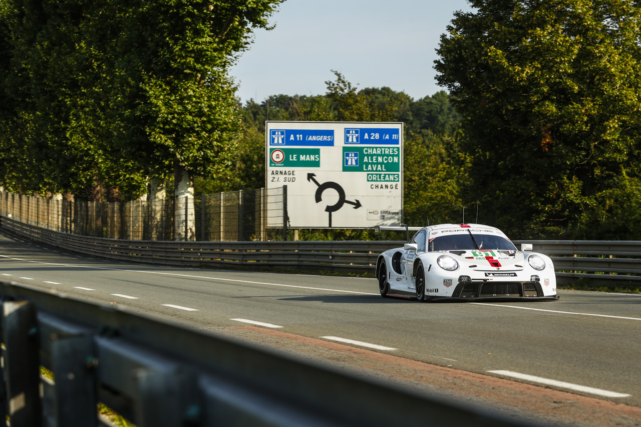 Letzter Auftritt in Le Mans für die beiden Werks-Porsche 911 RSR.