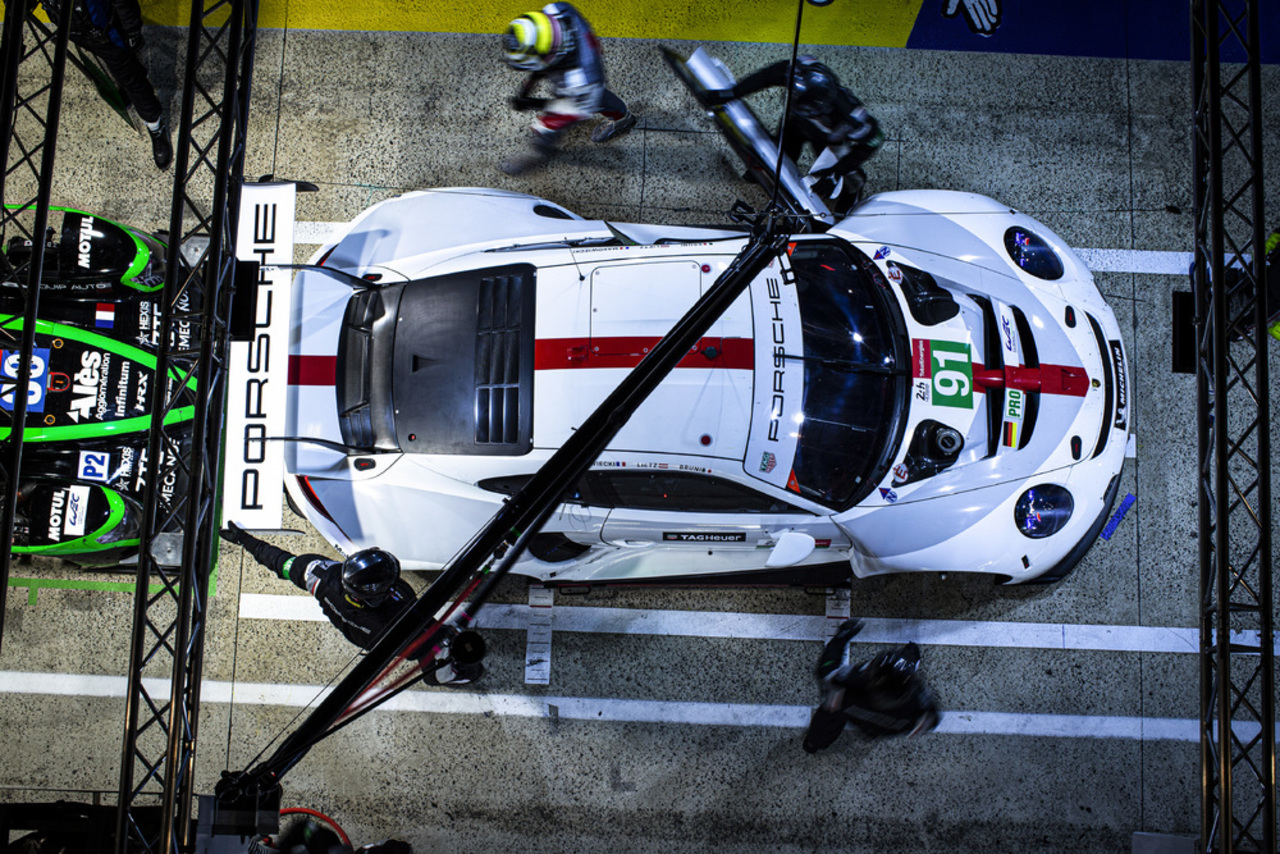 Letzter Auftritt in Le Mans für die beiden Werks-Porsche 911 RSR.