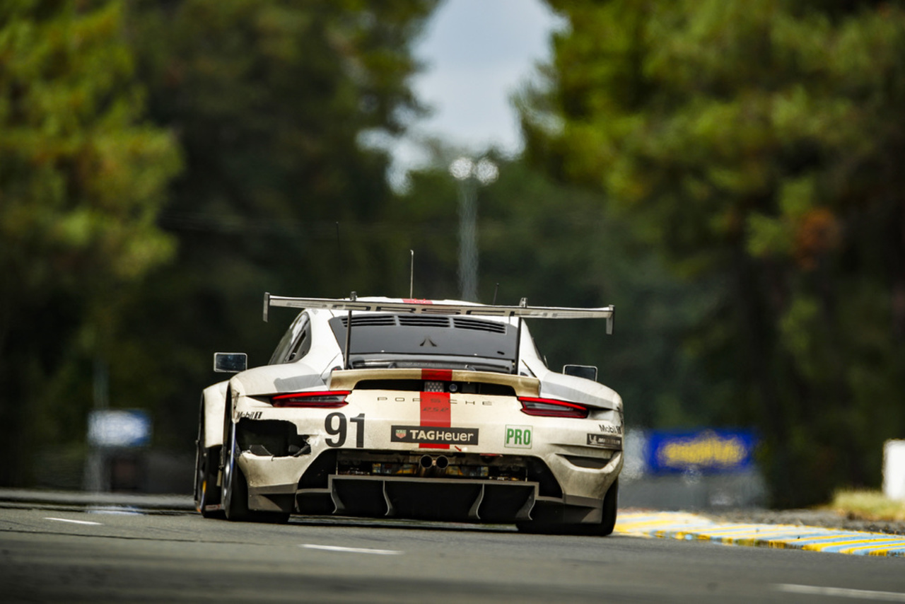 Letzter Auftritt in Le Mans für die beiden Werks-Porsche 911 RSR.