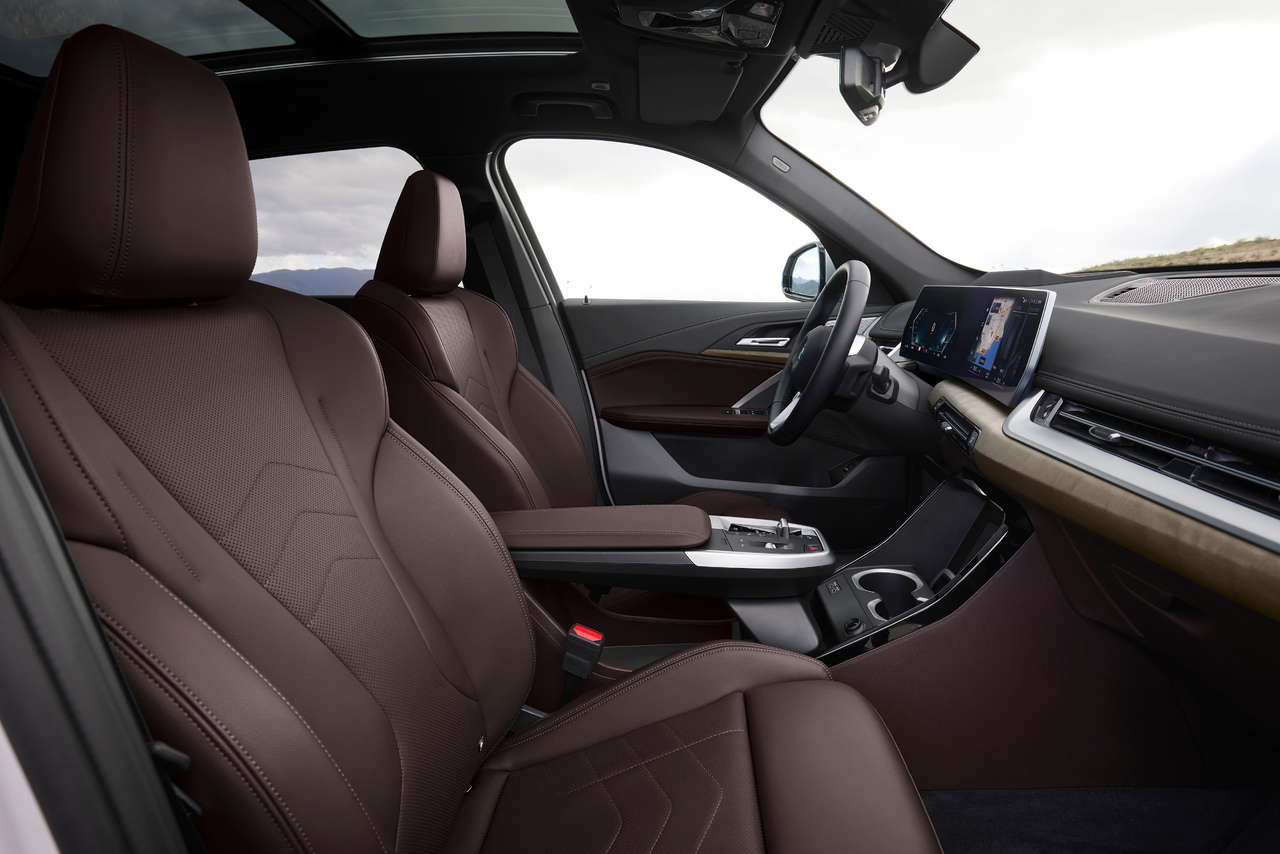 Der neue BMW X1 und der erste BMW iX1.