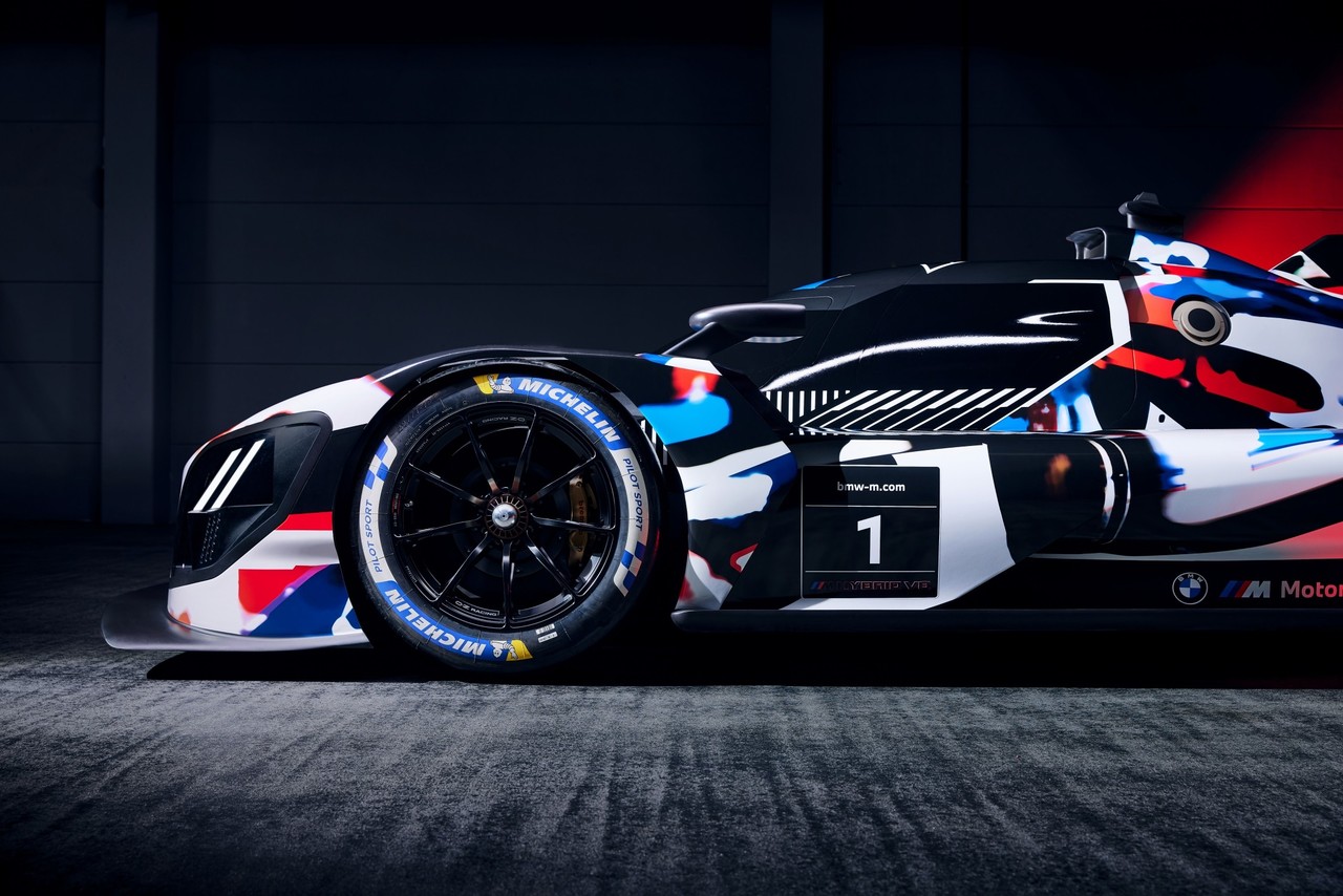Neues Design, neuer Name: BMW M Hybrid V8 erhält aufregende Camouflage-Livery mit historischen Elementen.