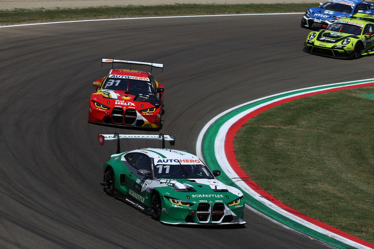 DTM-Premiere in Imola: Marco Wittmann fährt in der Hitze von Imola aufs Podium – Sheldon van der Linde verteidigt Führung in der Gesamtwertung.