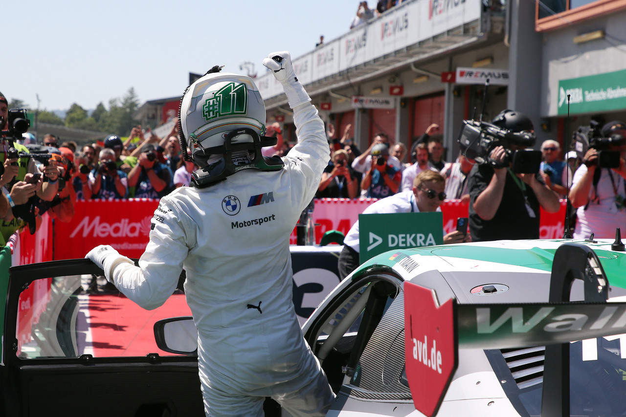 DTM-Premiere in Imola: Marco Wittmann fährt in der Hitze von Imola aufs Podium – Sheldon van der Linde verteidigt Führung in der Gesamtwertung.