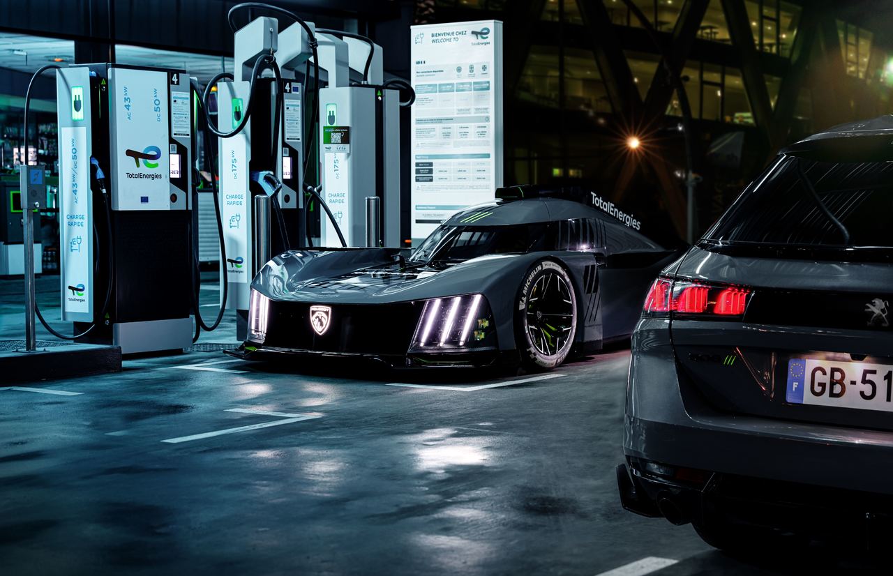 DER 9X8 HYPERCAR: KOMPLETT ELEKTRIFIZIERT VON PEUGEOT.