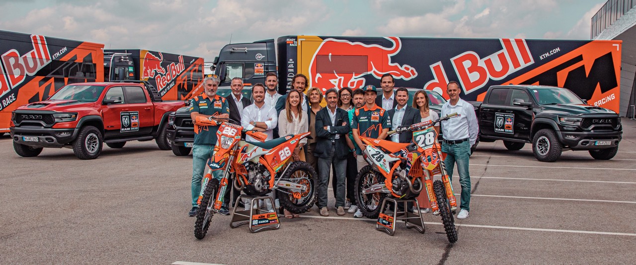 RAM startet an der Seite von Red Bull KTM Factory Racing in den Disziplinen Motocross und Enduro.