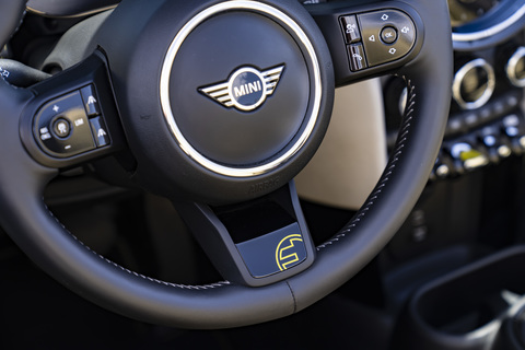 MINI Cooper SE Cabrio 2022 Einzelstück.jpg