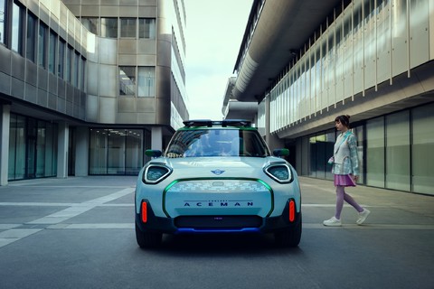 Mini Concept Fahrzeug vollelektrisch 2022 BMW.jpg