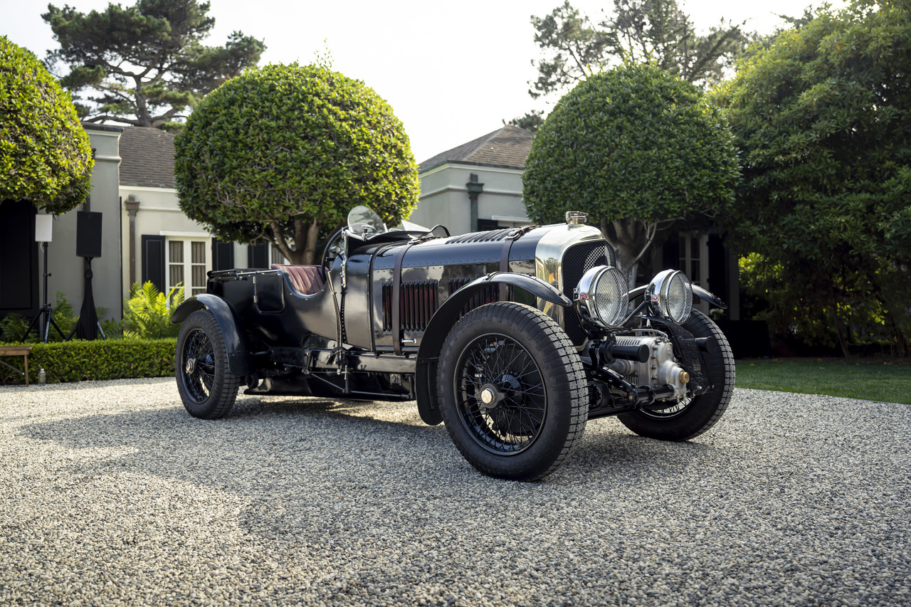 103 Autos als Symbol für 103 Jahre Bentley auf der Monterey Car Week...