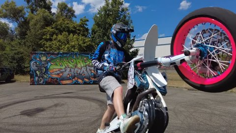 Das Motorrad und Stunt Paradies! Kenny und Dennis auf dem Weg nach Broken Land - Bavarian Stunt-Life (BQ).jpg