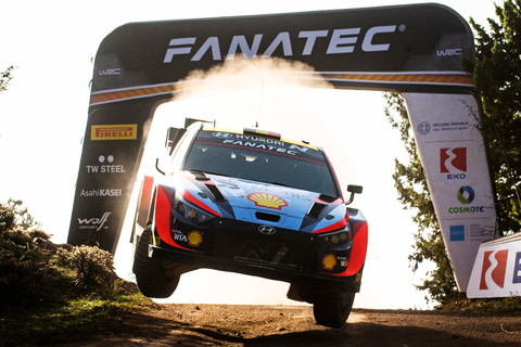 Thierry Neuville Hyundai i20 WRC 2022 Griechenland Akropolis.jpg
