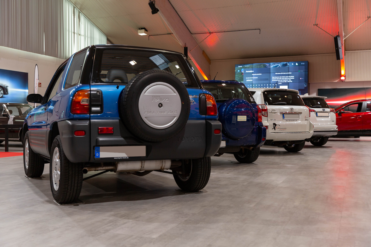 Toyota RAV4 Thementag lockte rund 500 SUV-Fans in die Toyota Collection.