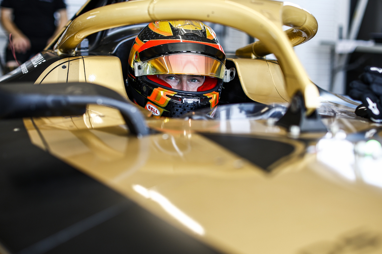 DS PENSKE: DS Automobiles kooperiert mit PENSKE AUTOSPORT und rekrutiert Weltmeister Stoffel Vandoorne für die Formel E.