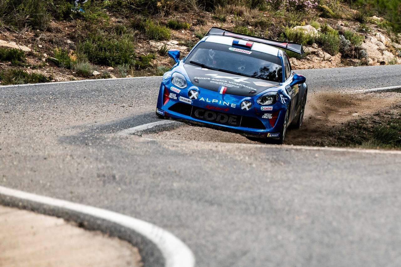 Alpine holt 2022 erneut den Sieg im FIA R-GT Cup.