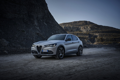 Alfa Romeo Stelvio  Alfa Romeo Giulia Zeitloses Design Competizione.jpeg