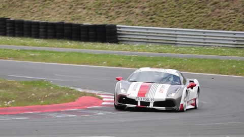 Der Ferrari 488 GTB auf der Rennstrecke in Oschersleben - Dein Rennerlebnis bei Racepool99_Moment.jpg