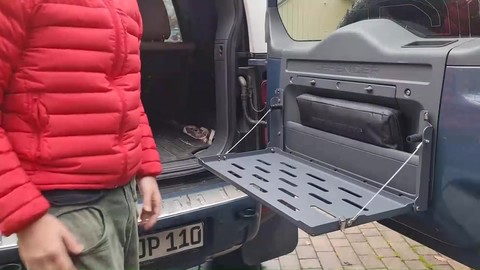 New Defender Klapptisch für die Hecktüre - frame at 6m48s - expeditionparts.jpg