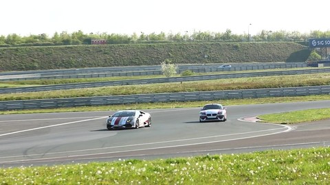 Der Lamborghini Huracan V10 auf der Rennstrecke - Dein Rennerlebnis bei Racepool99 - rennauto mieten.jpg