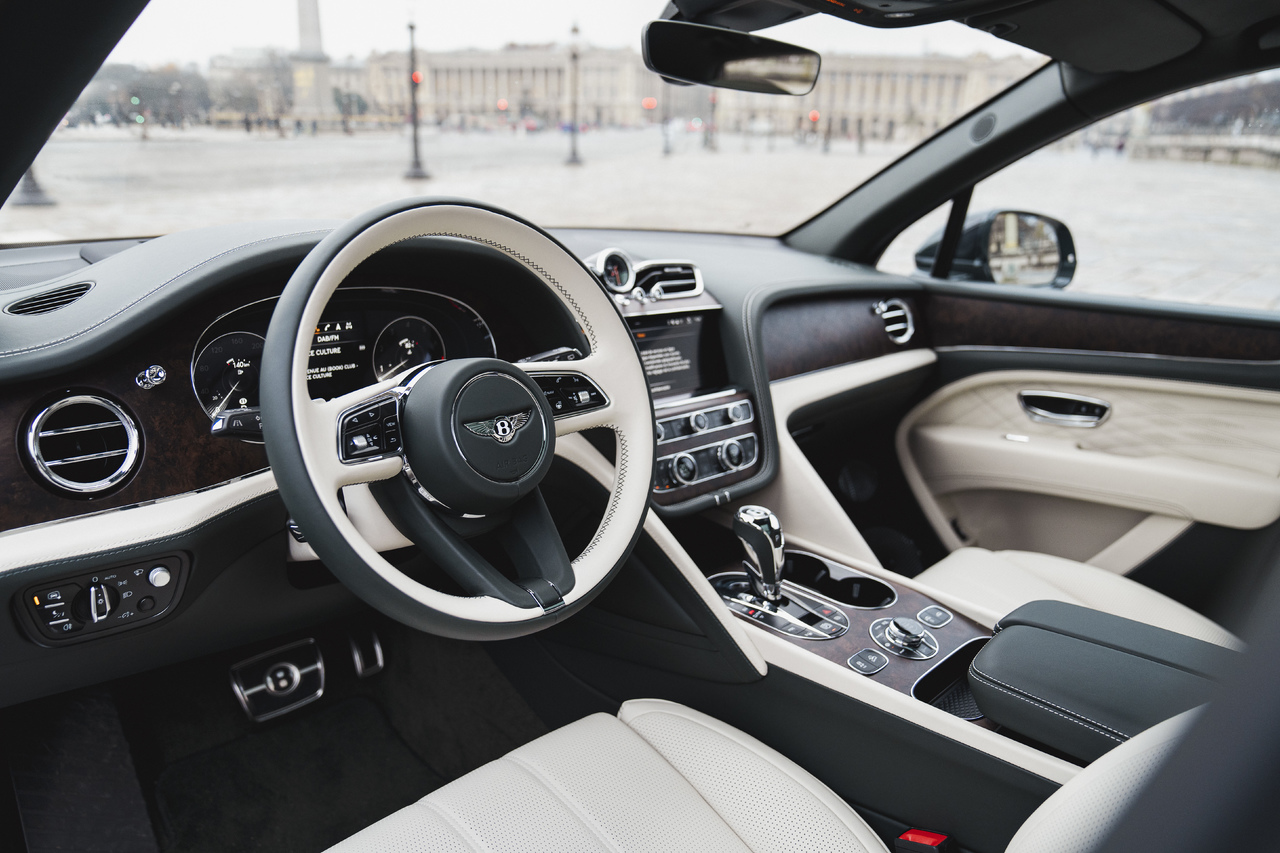 Bentley Bentayga mit verlängertem Radstand gewinnt Komfort-Sonderpreis