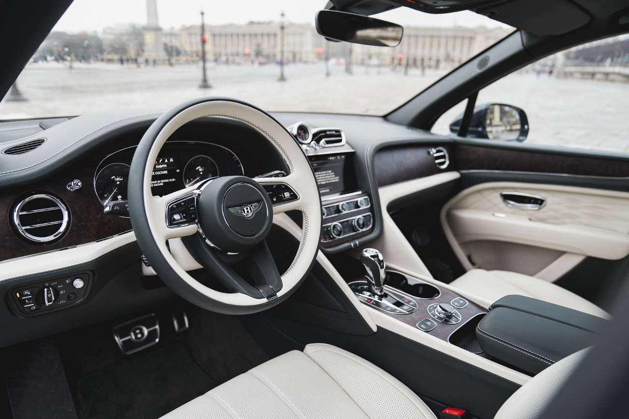 Bentley Bentayga mit verlängertem Radstand gewinnt "Komfort"-Sonderpreis...