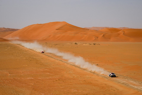 Nasser al-Attiyah Etappe 11_Rallye Dakar 2023_Wüste_Saudi Arabien.jpg