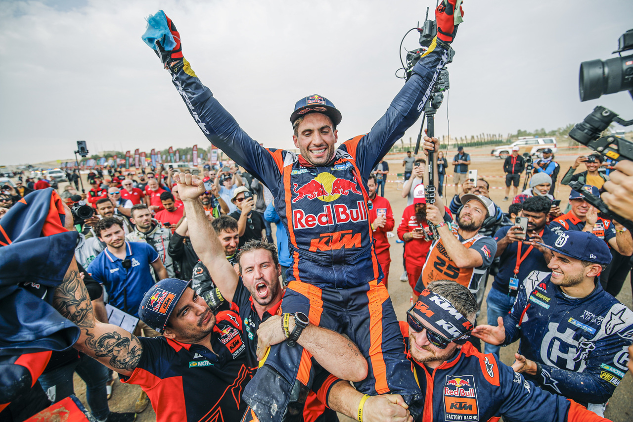 Rallye Dakar 2023, Etappe 14, Finale: KTM-Pilot Kevin Benavides gewinnt die härteste Rallye der Welt.