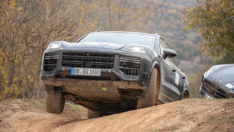 Porsche Cayenne 2023 Erprobung testfahrt Gelände Offroad.jpeg