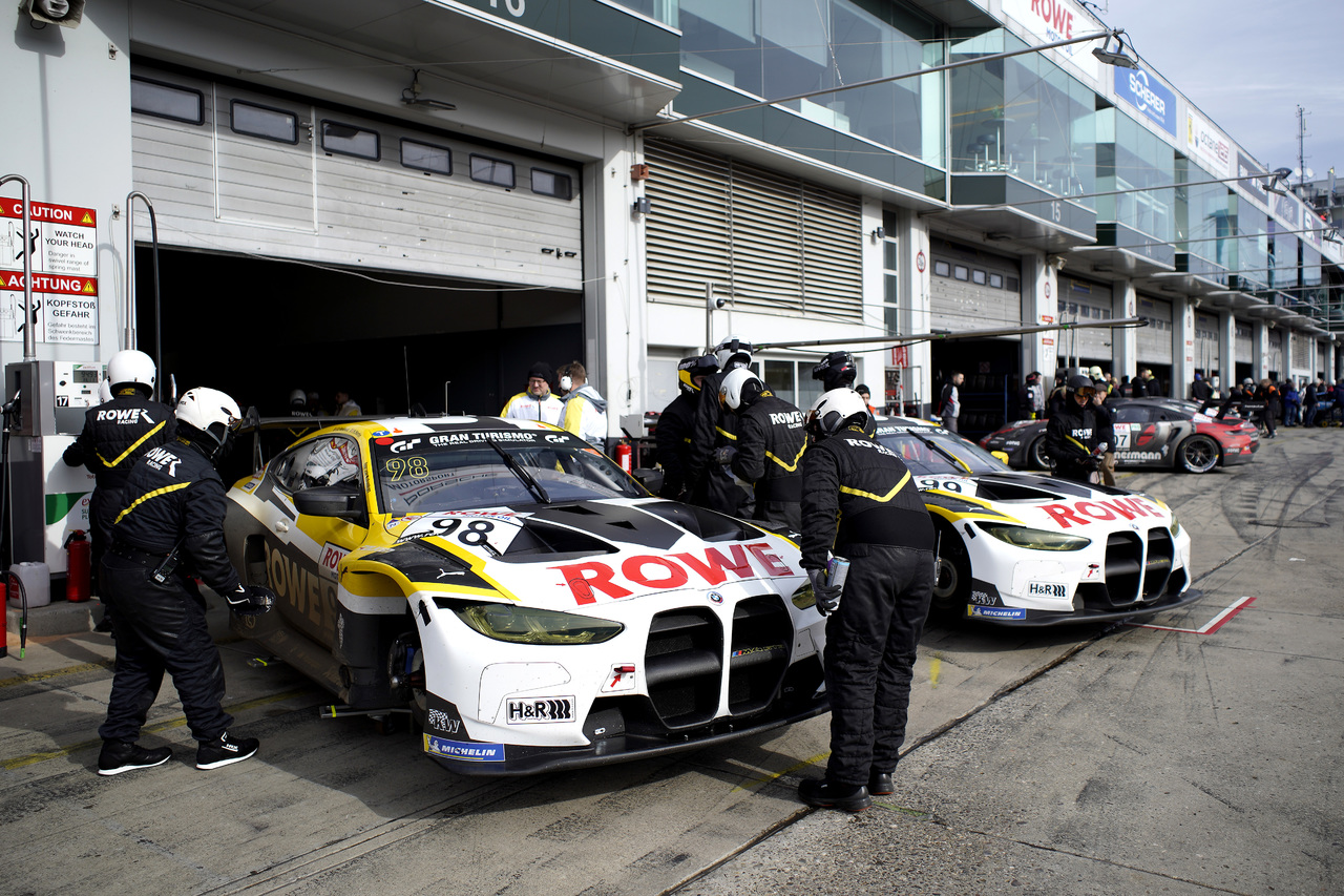 ROWE Racing feiert im BMW M4 GT3 den Sieg beim Saisonauftakt der Nürburgring Langstrecken-Serie.