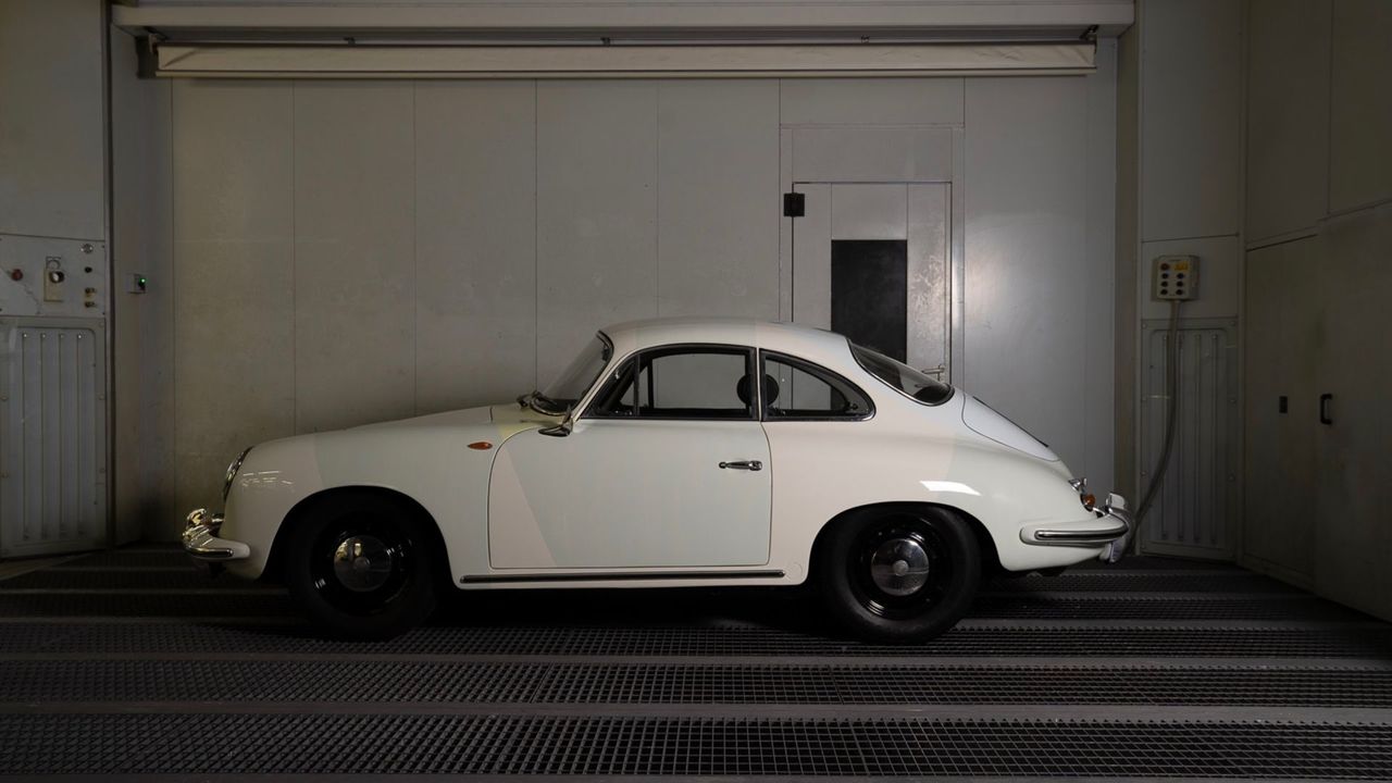 Alfredo Häberli und das Porsche Zentrum Zürich kreieren 356-Artcar.