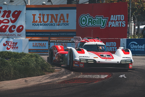 IMSA WeatherTech SportsCar Championship: Porsche Penske Motorsport feiert in Long Beach historischen ersten Sieg mit dem Porsche 963.