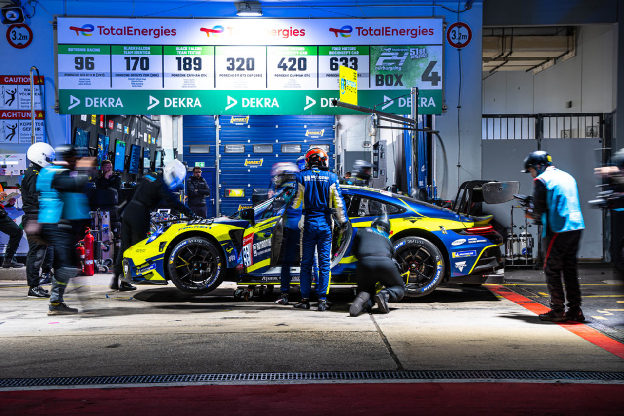 24-Stunden-Rennen Nürburgring | Nürburgring-Nordschleife, Zwischenbericht: Porsche-Kundenteams weiterhin mit Chancen auf Topplatzierung.