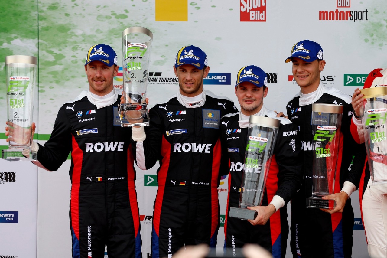 ROWE Racing erringt mit dem BMW M4 GT3 den zweiten Platz beim 24-Stunden-Rennen auf dem Nürburgring.