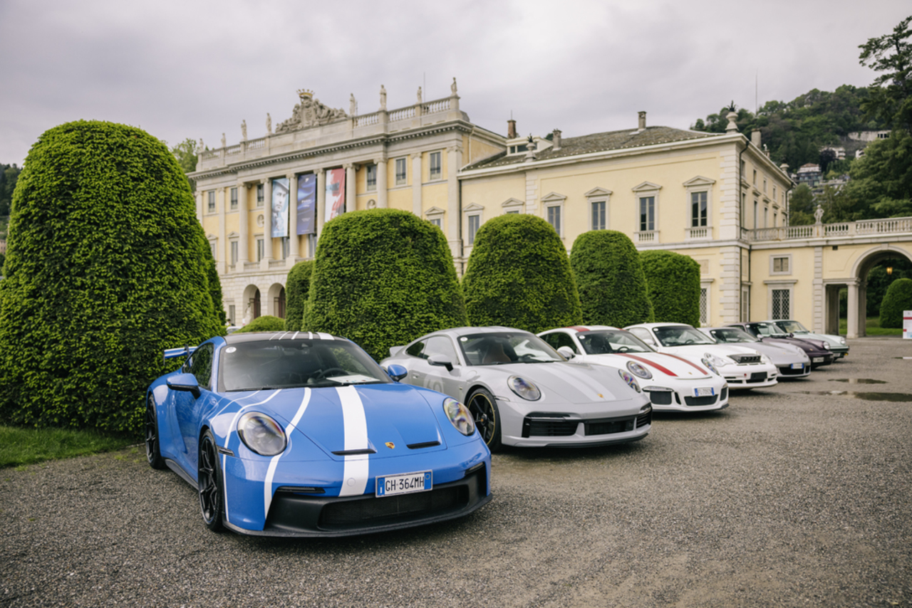 Treffen am Comer See für Autoliebhaber aus der ganzen Welt unter dem Motto: „75 Jahre Porsche Sportwagen“.