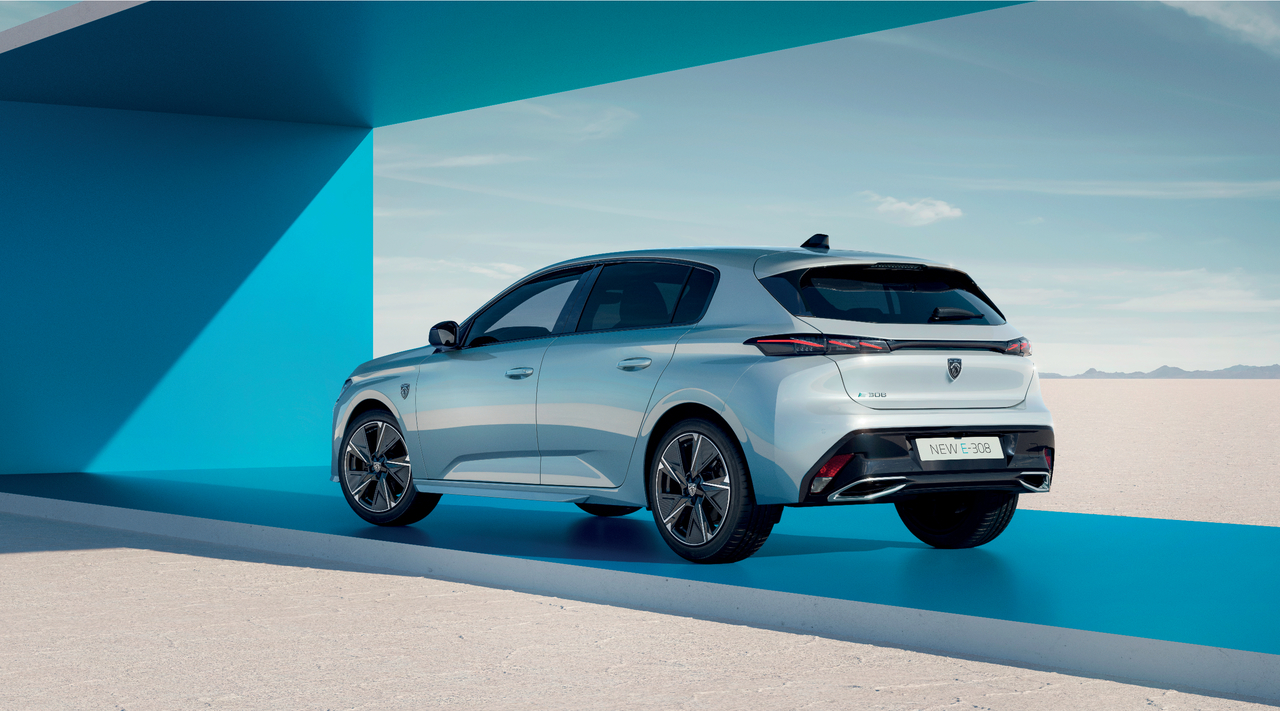 Der neue PEUGEOT E-308*: First Edition online bestellbar.