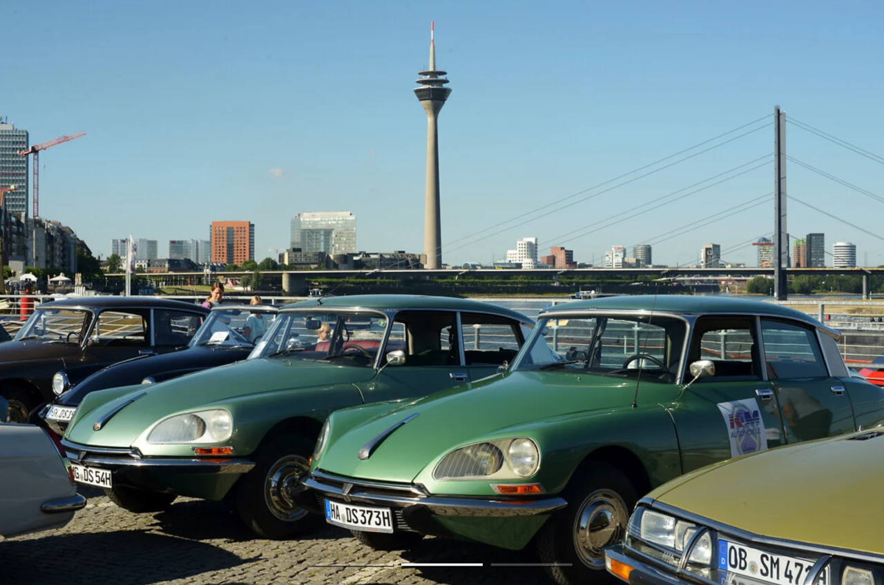 INNOVATION TRIFFT TRADITION: DS AUTOMOBILES ELEKTRISIERT DIE OLDTIMER-RALLYE „TOUR DE DÜSSELDORF“ MIT DEM DS 3 E-TENSE.