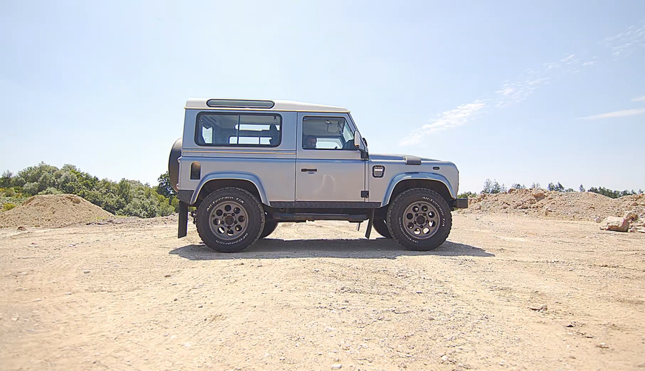 Land Rover Defender mit der 17