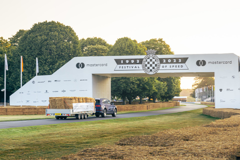 Bentayga EWB Rekord festival of Speed Goodwood Anhänger Zuglast 2023.jpg