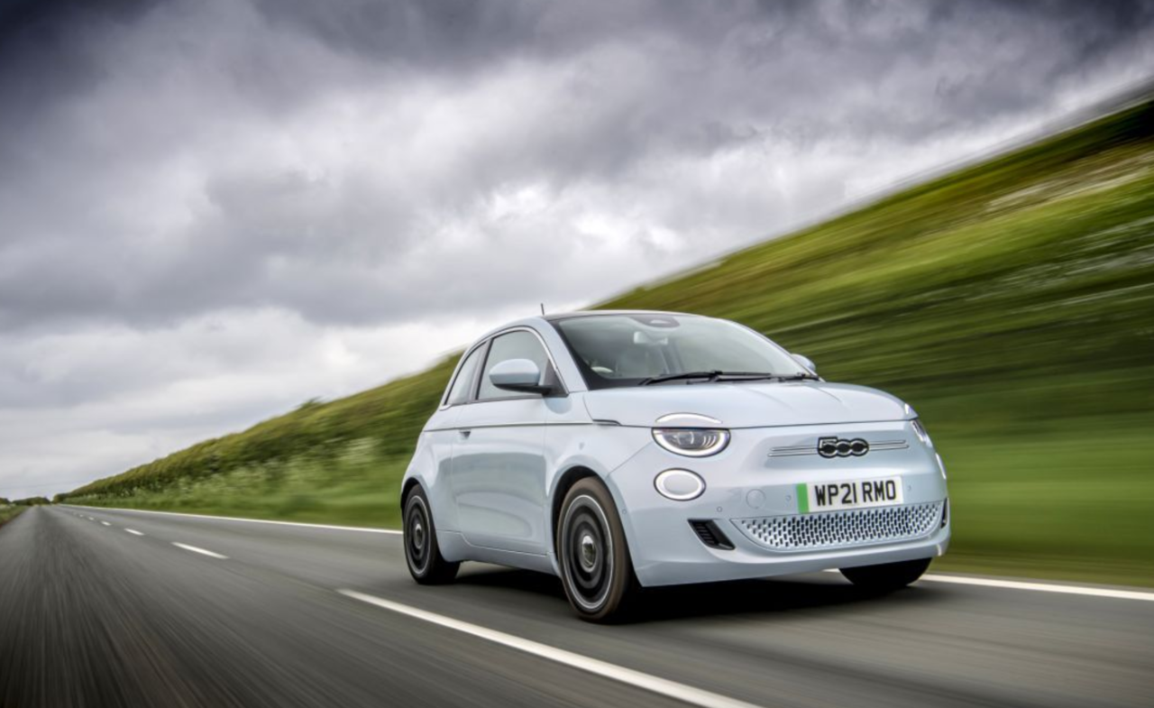 Fiat New 500e als bester Elektro-Kleinwagen bei "What Car?" Electric Car Awards das dritte Jahr in Folge.